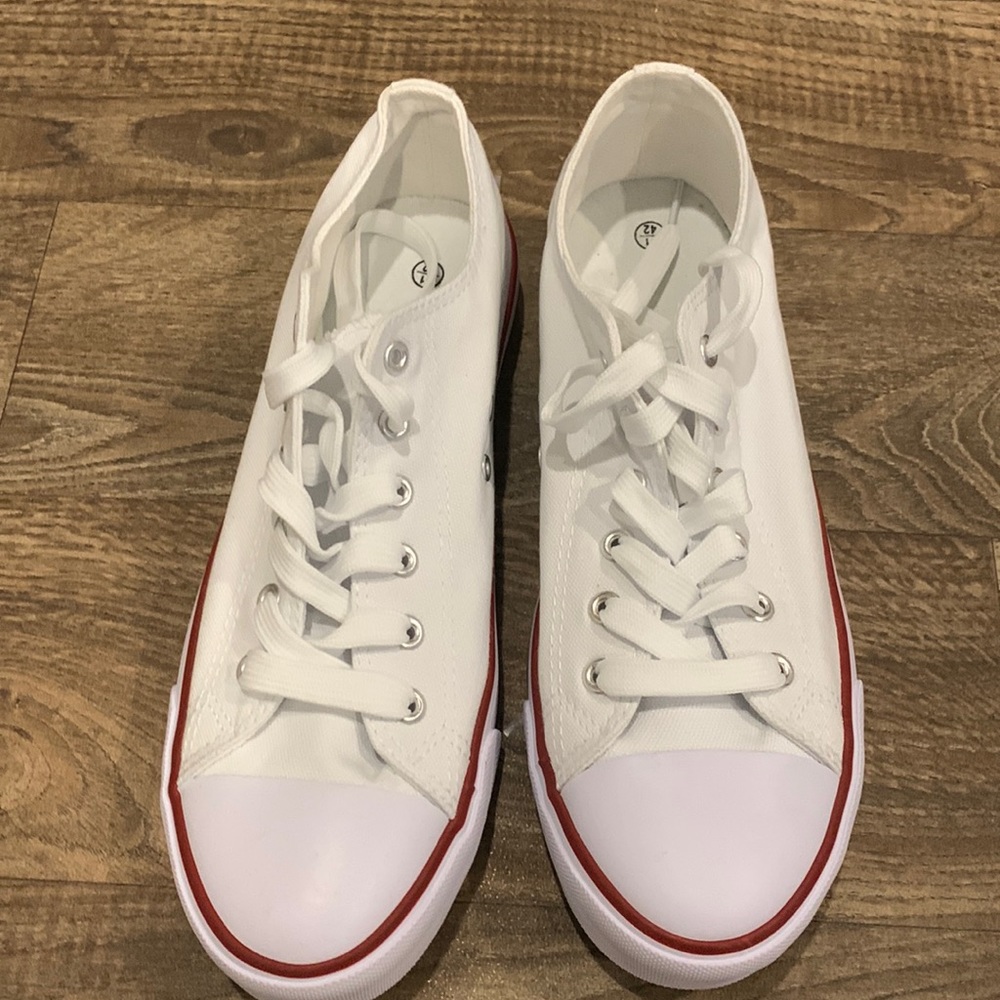 Women’s canvas sneakers